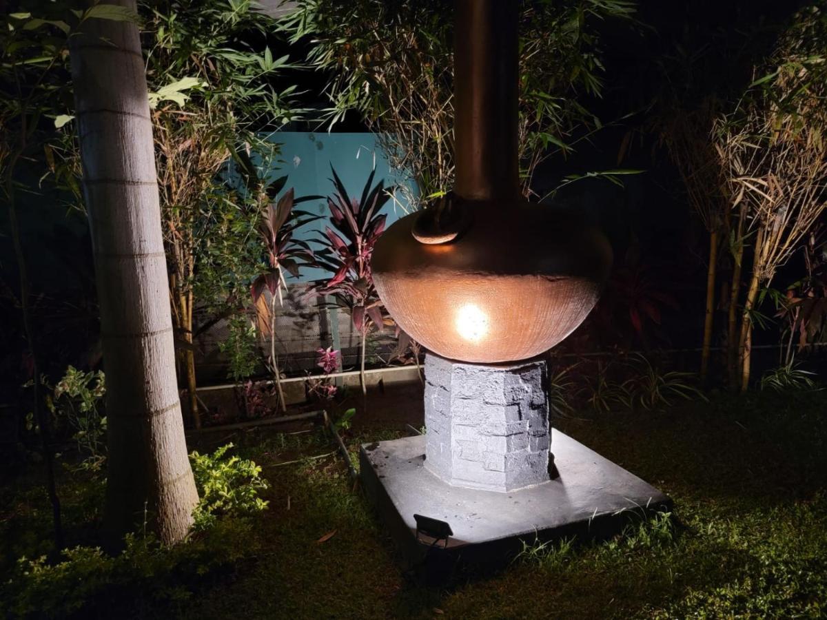 ネゴンボ Edwin'S Airport Garden Bed & Breakfast エクステリア 写真