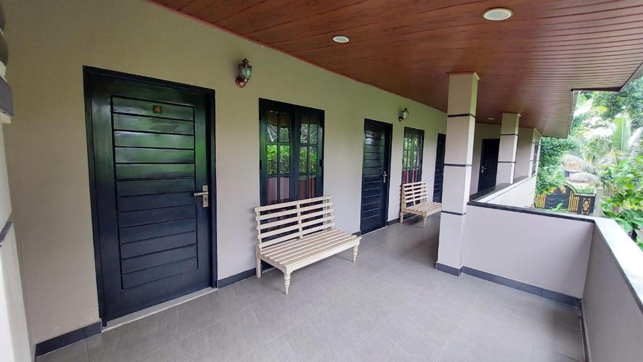ネゴンボ Edwin'S Airport Garden Bed & Breakfast エクステリア 写真