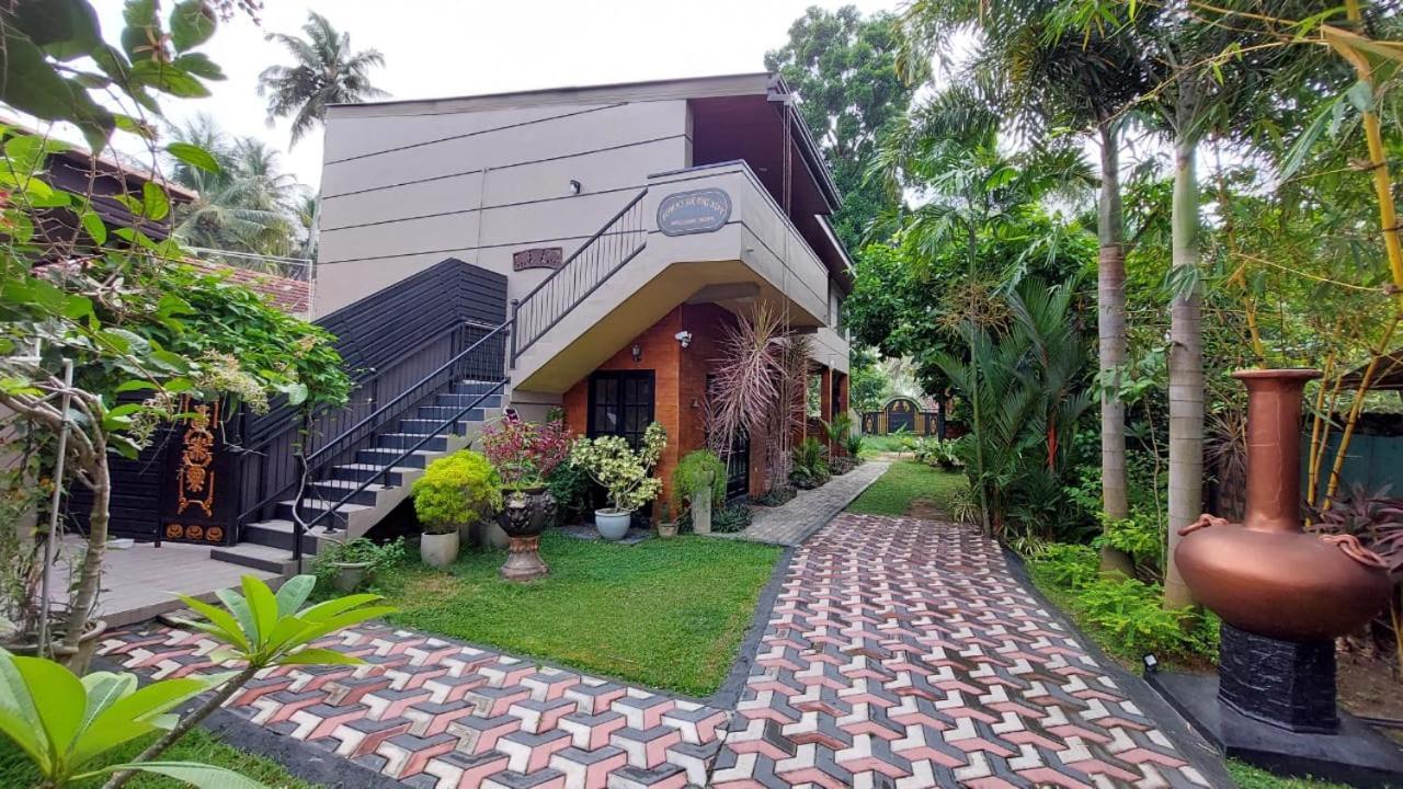 ネゴンボ Edwin'S Airport Garden Bed & Breakfast エクステリア 写真