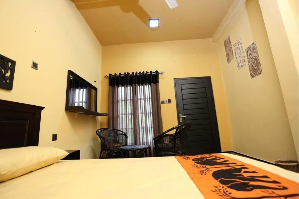 ネゴンボ Edwin'S Airport Garden Bed & Breakfast エクステリア 写真
