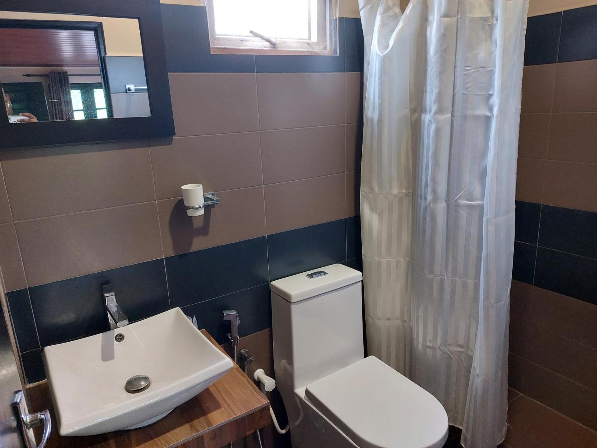 ネゴンボ Edwin'S Airport Garden Bed & Breakfast エクステリア 写真